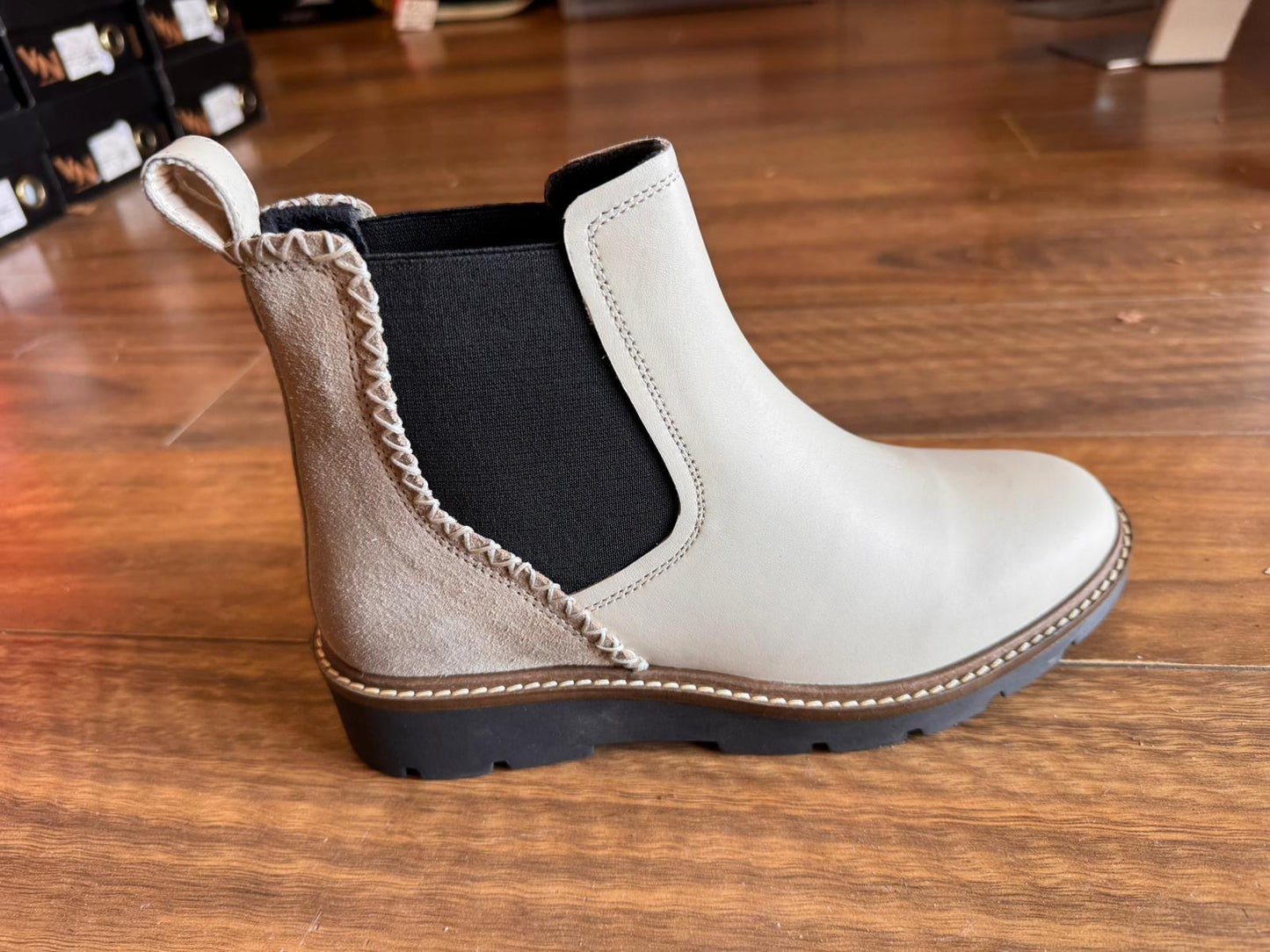 Via Nova - Malie - Boot