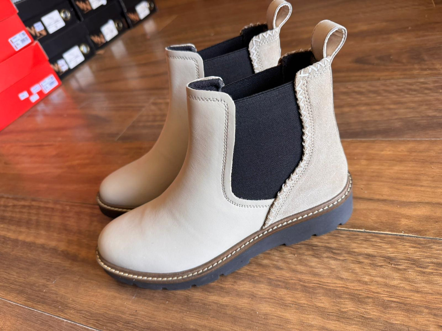 Via Nova - Malie - Boot