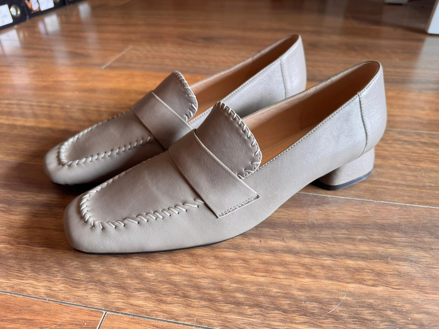 BO in Taupe Kid