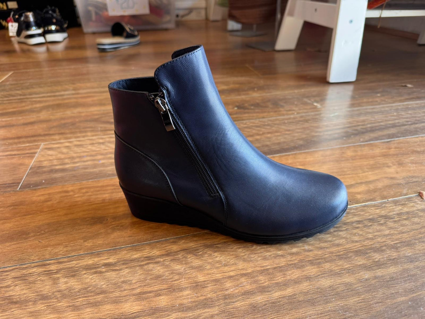 Via Nova - Jun - Boot